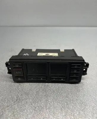 Audi A3 S3 8P Climate control/heater control trim ---
