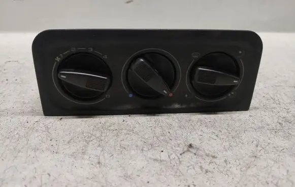 Volkswagen Golf III Climate control unit