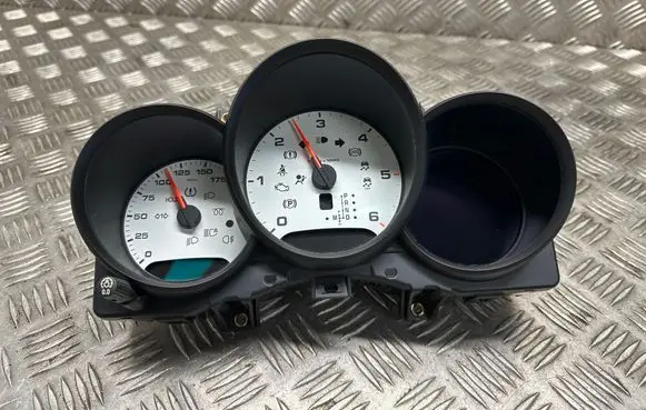 Speedometer (instrument cluster)