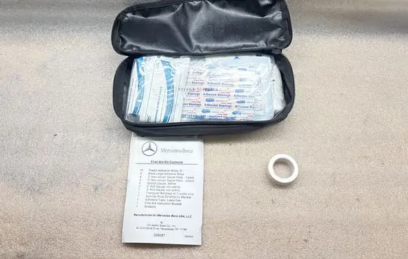 Mercedes-Benz E W212 First aid kit 4860043