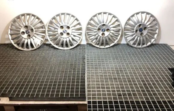 Fiat Grande Punto R13 wheel hub/cap/trim 