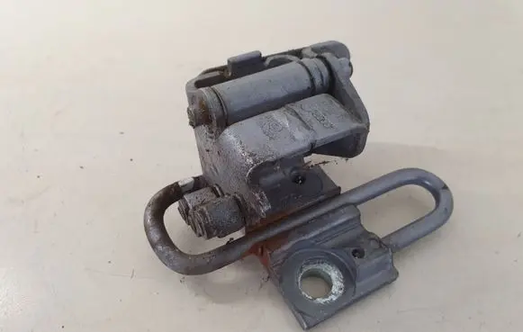 Audi A3 S3 8P Front door lower hinge 8E0831412E