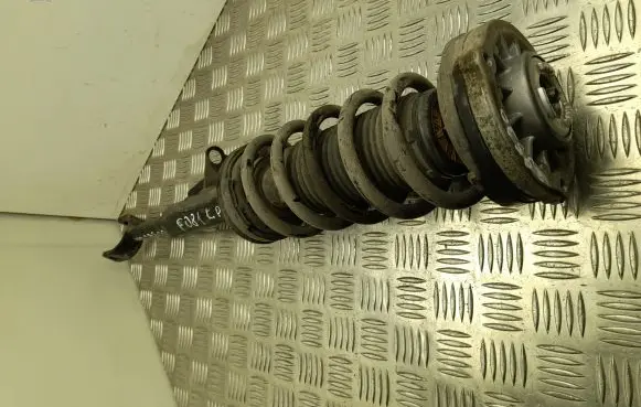 BMW 5 G30 G31 Front shock absorber with coil spring 146786