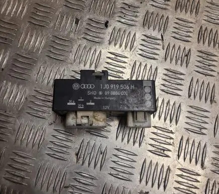 Volkswagen Golf IV Coolant fan relay 1J0919506H 898884000