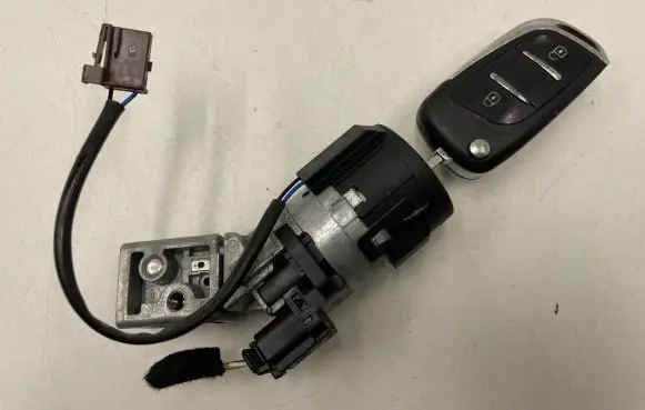 Peugeot 5008 Ignition lock 36410600
