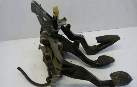 Audi A4 S4 B5 8D Pedal assembly 