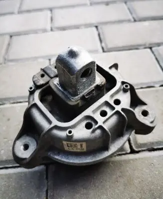 BMW 5 GT F07 Engine mount bracket 6781562