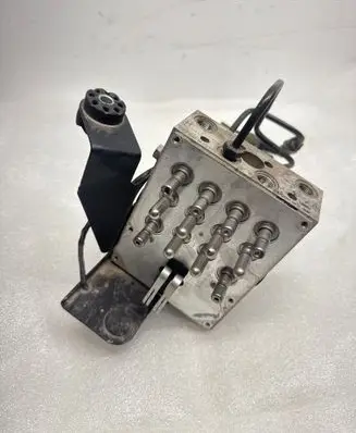 BMW 5 E39 ABS Pump 6755739 34516755739 0265225005