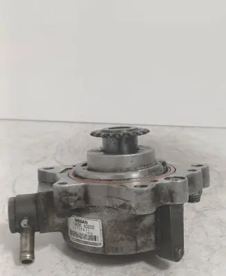 Nissan X-Trail T30 Vacuum pump 14650AD200 X2T55671