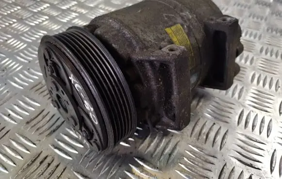 Volvo XC90 Air conditioning (A/C) compressor (pump) 8708581
