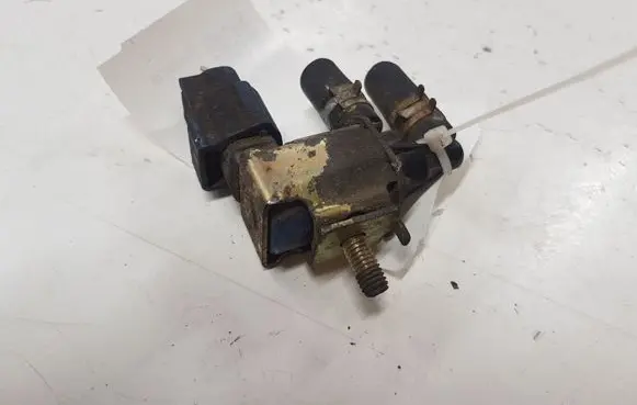 Nissan X-Trail T30 Vacuum valve FDBD100 0W6531