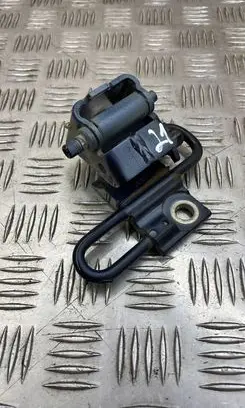 Audi A4 S4 B7 8E 8H Front door lower hinge 8E0831411B