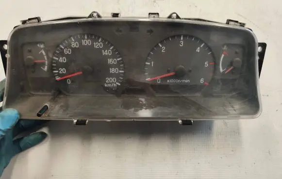 Mitsubishi Pajero Sport I Speedometer (instrument cluster) MR417302