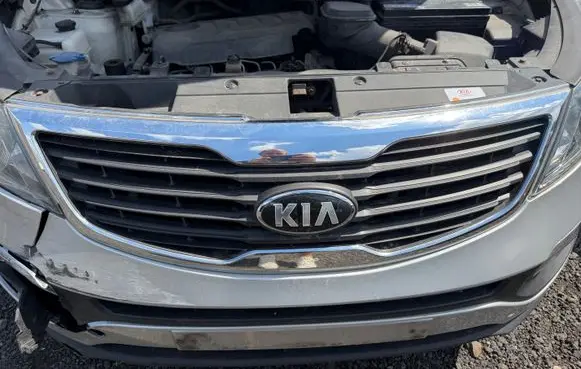 KIA Sportage Front bumper upper radiator grill