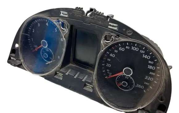 Volkswagen PASSAT B7 Speedometer (instrument cluster) 3AA920870C 020289