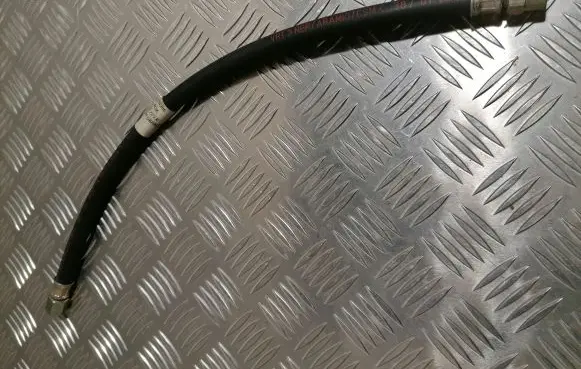 Audi A6 S6 C4 4A Fuel return line/hose 048133723E