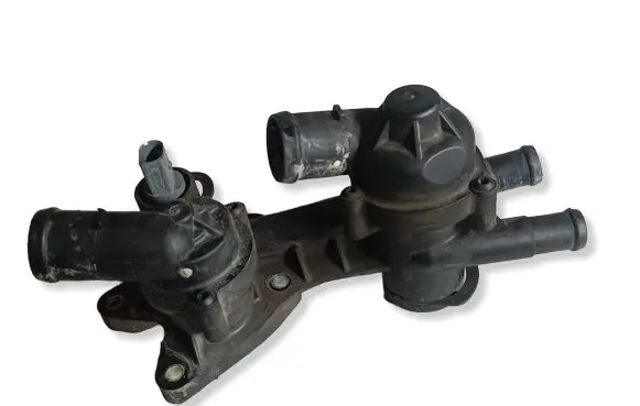 Volkswagen PASSAT B6 Thermostat/thermostat housing 03C121118D