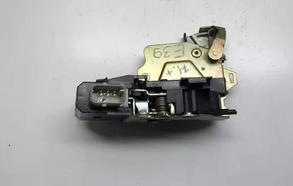 BMW 5 E39 Front door lock 8352165 67118352165