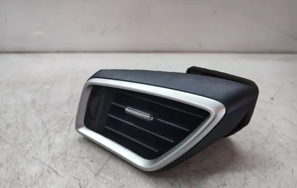 Nissan X-Trail T32 Dashboard side air vent grill/cover trim 687614BA0A
