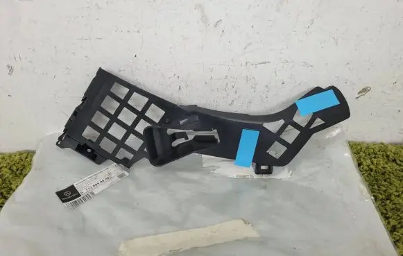 Mercedes-Benz CLA C117 X117 W117 Front bumper mounting bracket A1178850800 1178850800