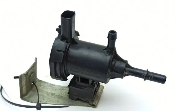 Mercedes-Benz A W176 Vacuum valve A0014760532 2514A