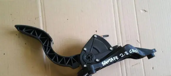 Hyundai Santa Fe Accelerator throttle pedal