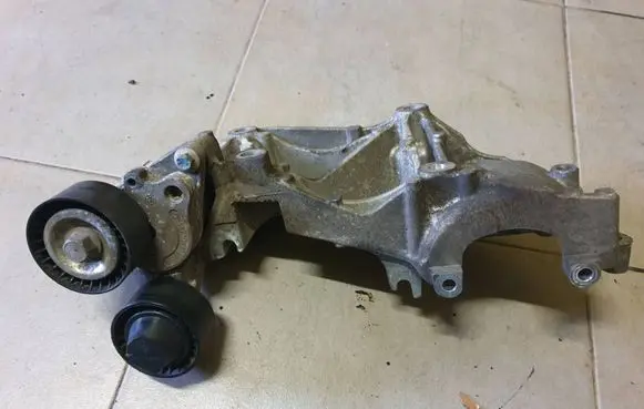 Renault Master III Generator/alternator bracket 117103585R 8200518424