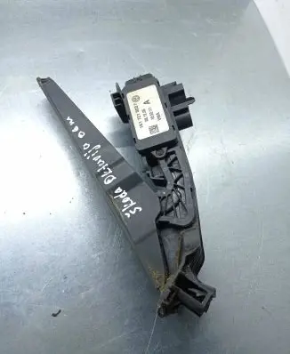 Accelerator throttle pedal