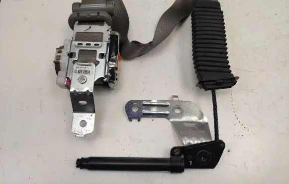Ford F150 Front seatbelt GL3B16612D65AD3DY5
