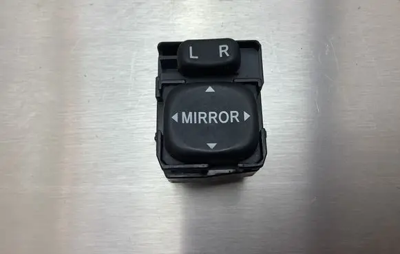 Toyota Yaris Wing mirror switch 183574