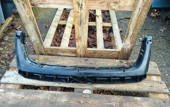 Volkswagen Touareg I Front bumper mounting bracket 7L6807699B