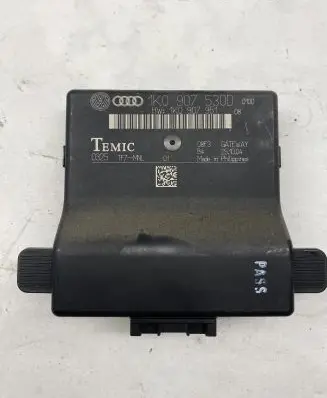 Audi A3 S3 8P Gateway control module 1K0907530D