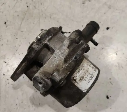 Renault Clio III Vacuum pump 8200577807