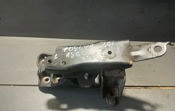 Toyota Aygo AB40 Engine mount bracket