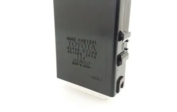 Toyota Yaris Door central lock control unit/module 8598052200 0515003940