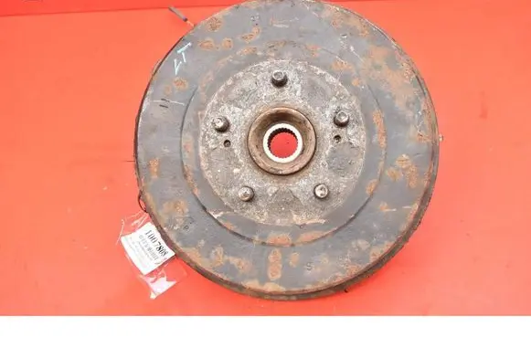 Suzuki Grand Vitara II Front wheel hub spindle knuckle