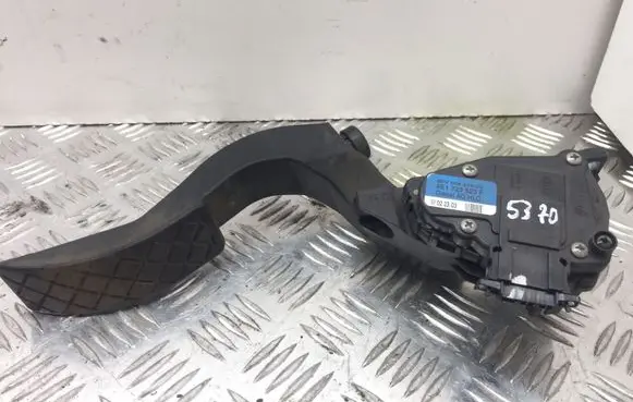 Audi A4 S4 B6 8E 8H Accelerator throttle pedal 8E1723523F 5370