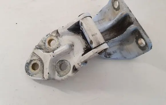 Iveco Daily 3rd gen Front door lower hinge 