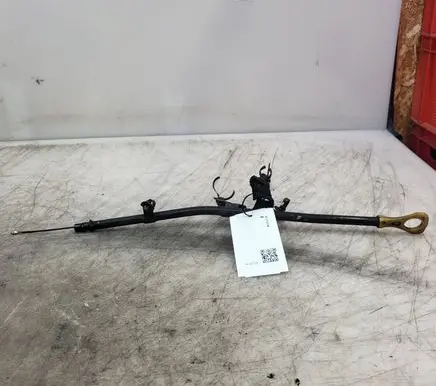 Hyundai i40 Oil level dip stick