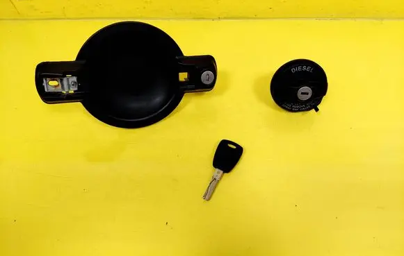 Fiat Doblo Front door lock (next to the handle)