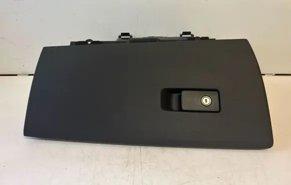 Volvo V70 Glove box 39891975