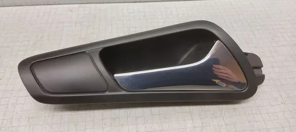 Volkswagen PASSAT B6 Front door interior handle 3C1837114
