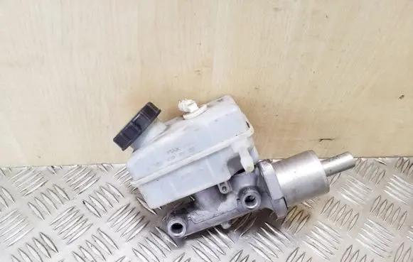 Master brake cylinder