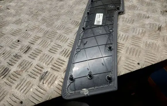 Mercedes-Benz ML W164 Front door card panel trim