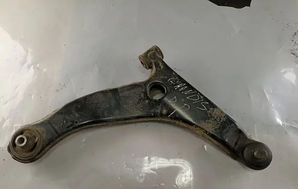 Mitsubishi Grandis Front lower control arm/wishbone