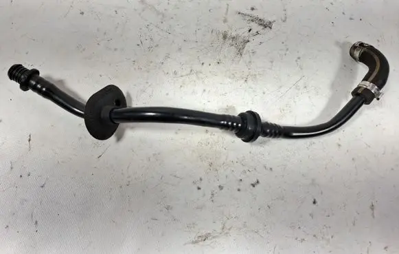 Volkswagen PASSAT B5 Vacuum line/pipe/hose 8D0611743