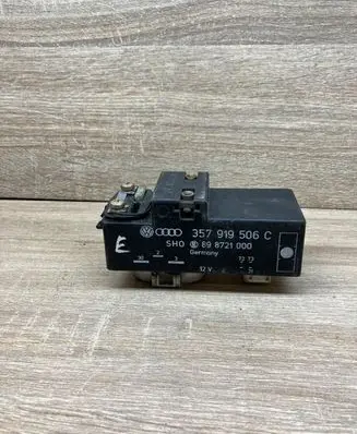 Volkswagen Golf III Coolant fan relay 357919506C 898721000