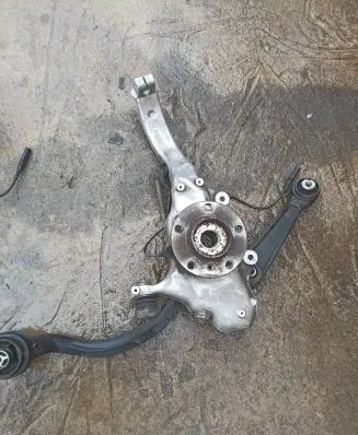 BMW X6 F16 Front wheel hub spindle knuckle 6869869 77377317