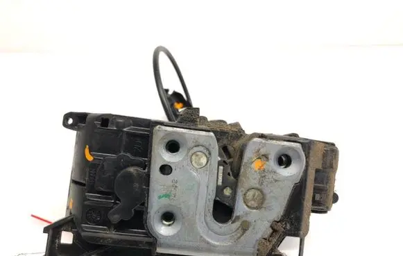 Renault Clio III Front door lock 