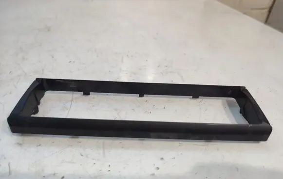 Hyundai Santa Fe Radio/GPS head unit trim 